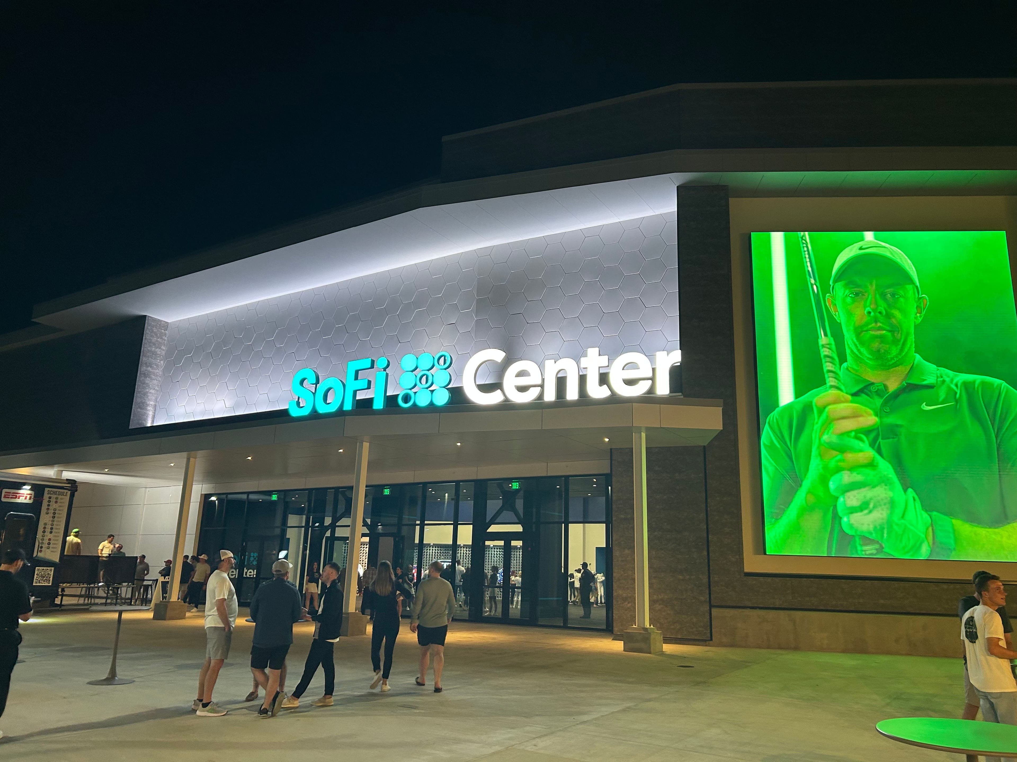 Golf's Wax Statue Maze